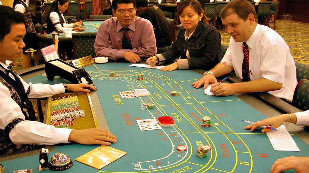 Playing Online Casino Slot Games